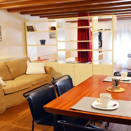 Castle 1536 Apartman