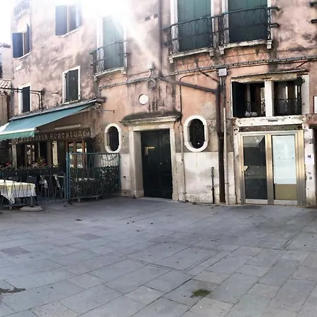 Castle 1536 Apartman *